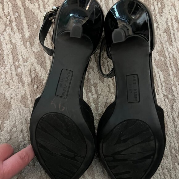 Anne Klein Scalloped Black Kitten Heels - Picture 6 of 8